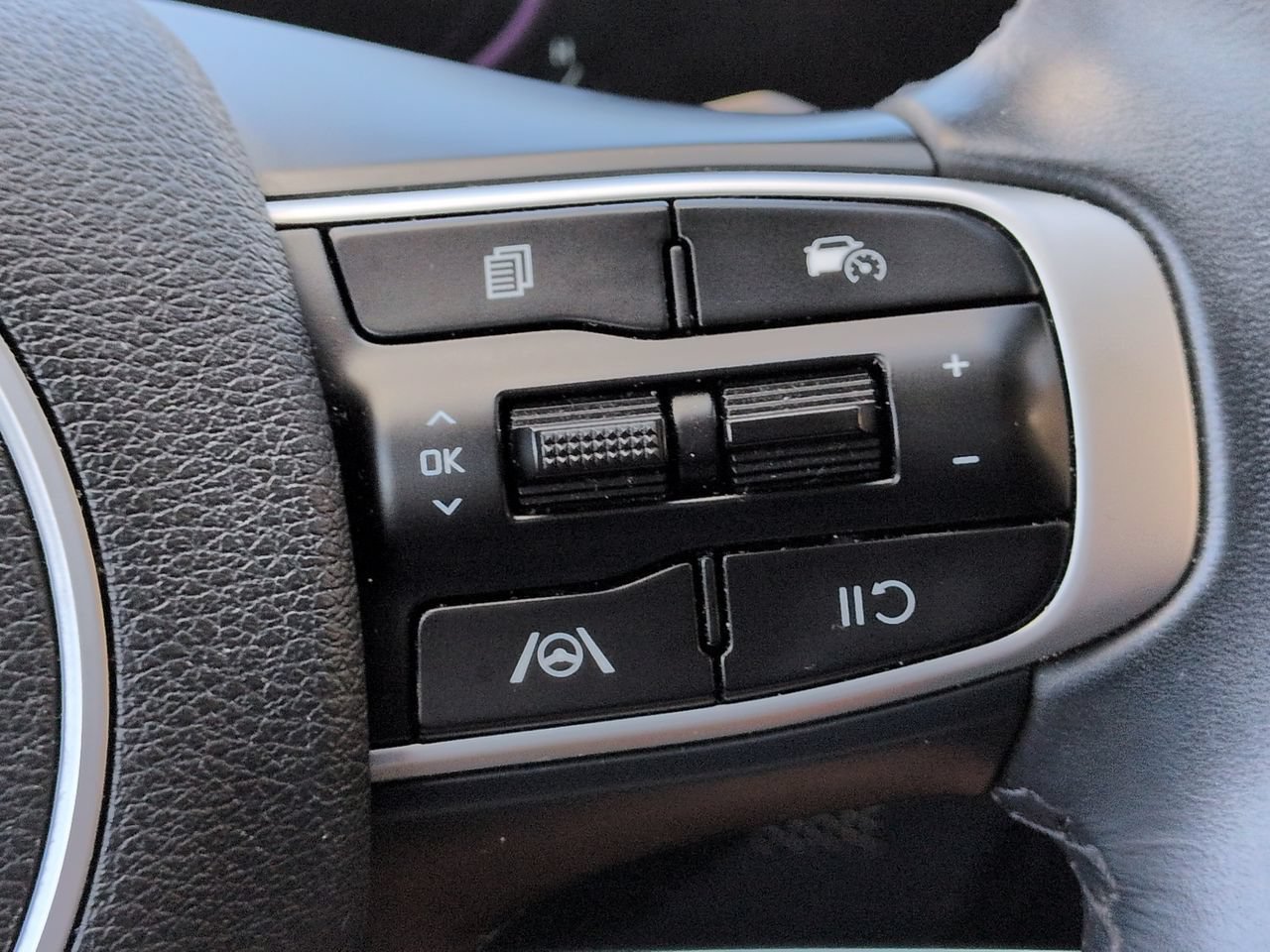 Certified Used 2024 Glacial White Pearl Kia EX image 27