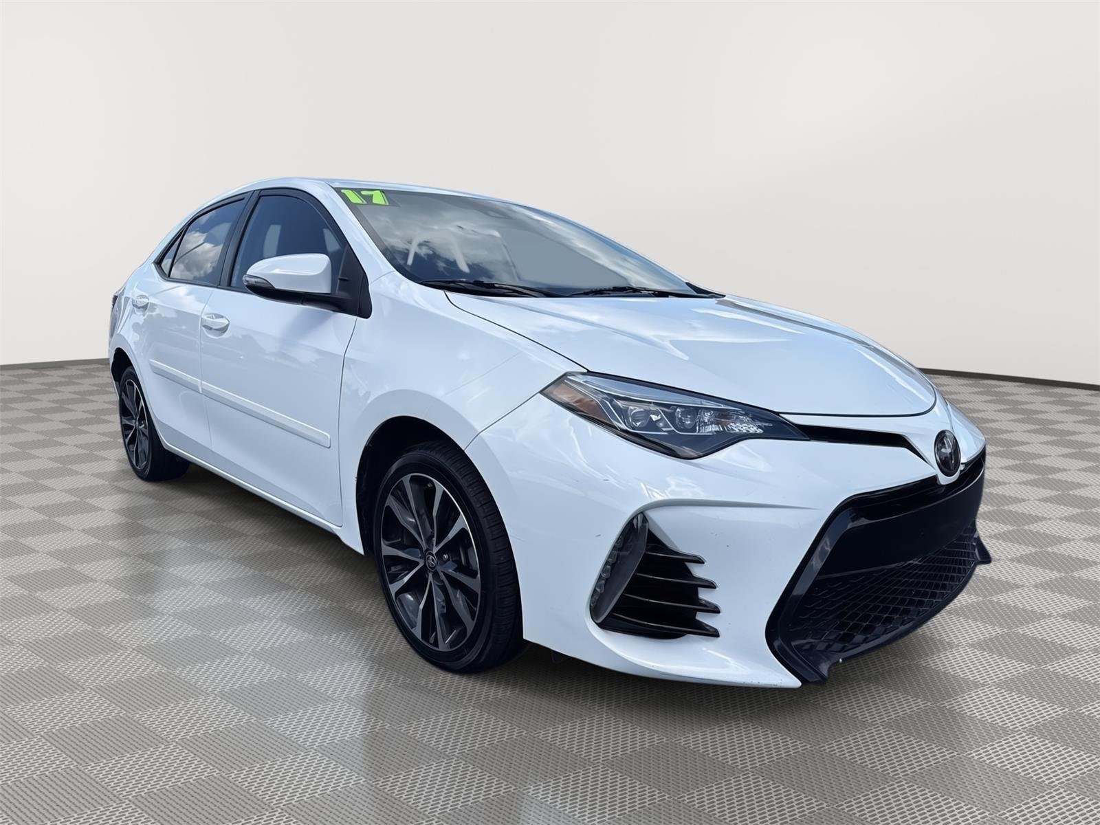 2017 Toyota Corolla XSE AT's photo
