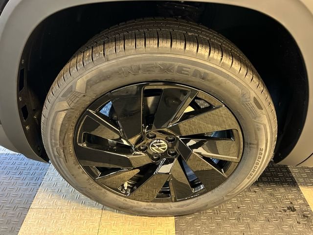 New 2026 Black Volkswagen 2.0T SE w/Technology image 9