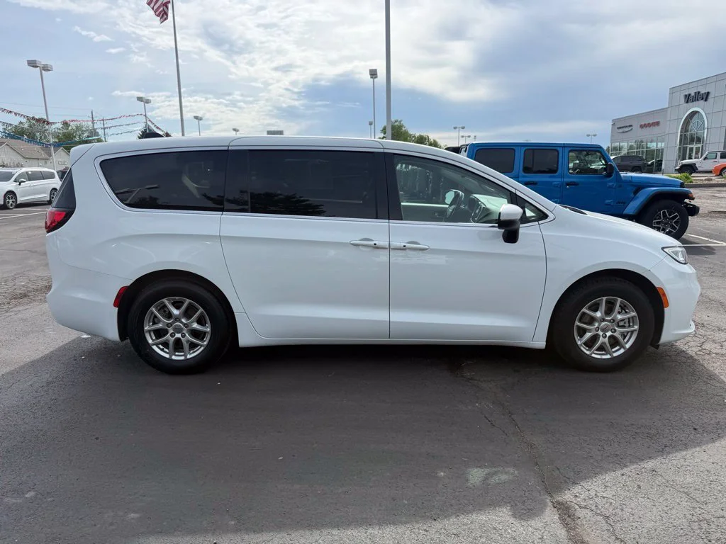 Used 2023 White Chrysler Touring L image 13