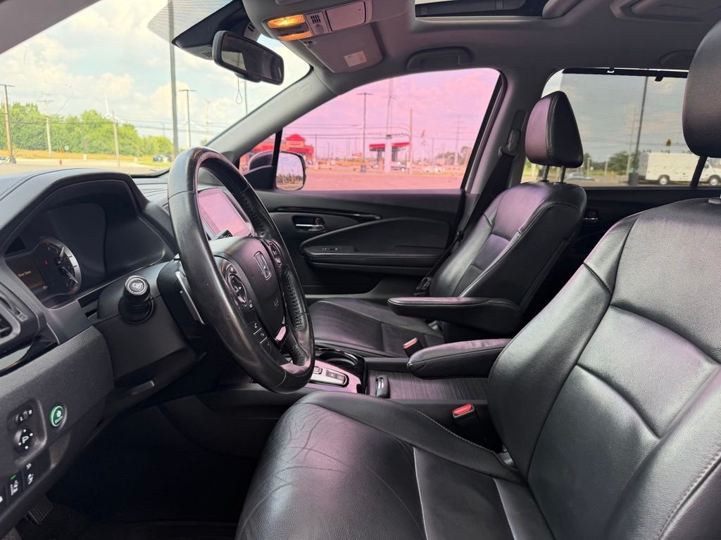 Used 2018 White Honda Touring image 9