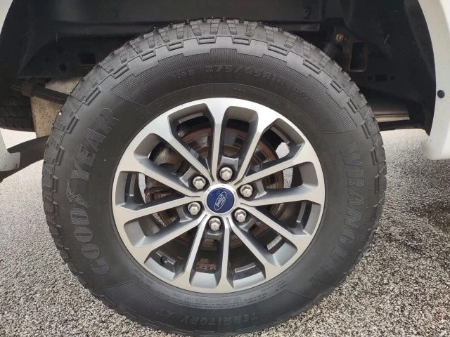 Certified Used 2020 Oxford White Ford XLT image 24
