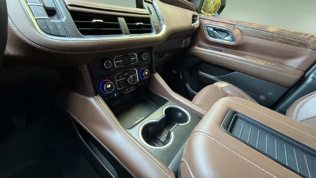 Used 2024 Iridescent Pearl Tricoat Chevrolet High Country image 14