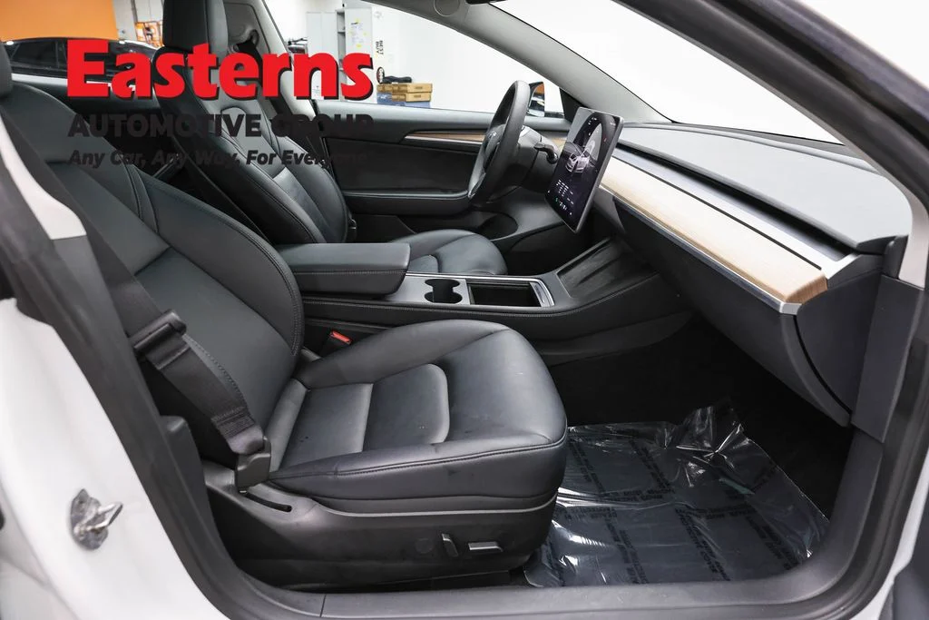 Used 2023 White Tesla Base image 18