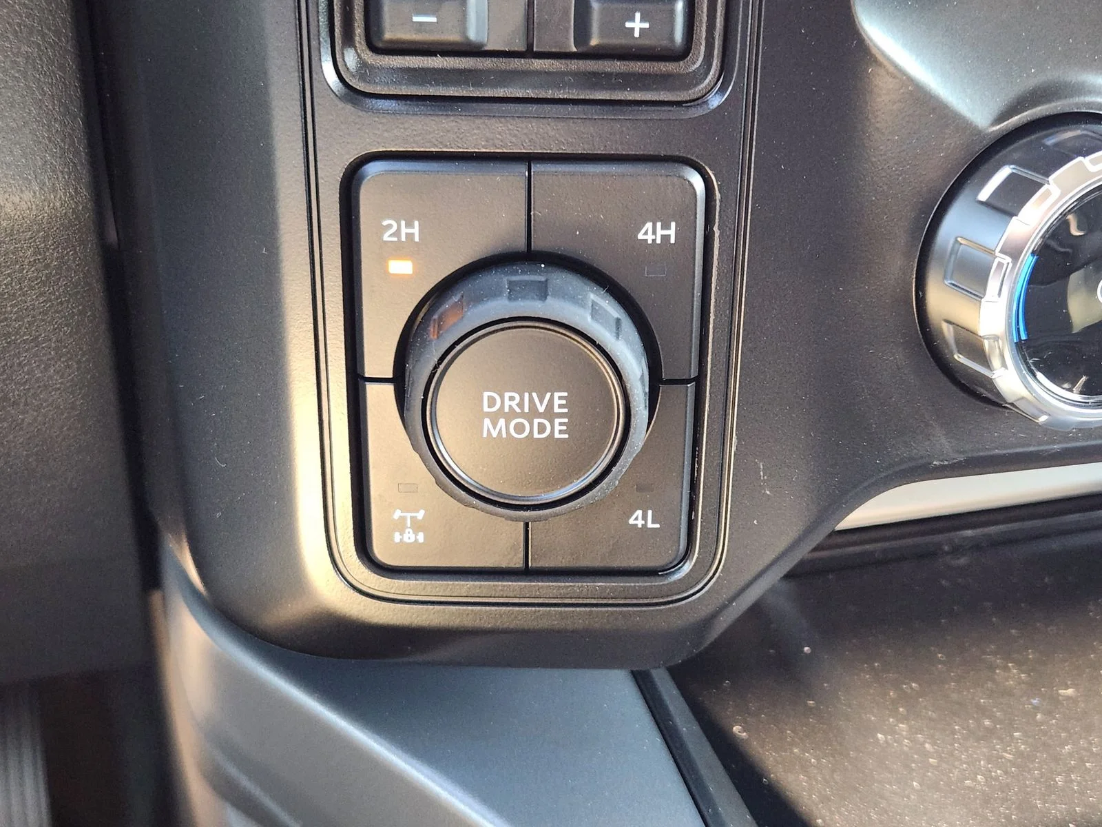 New 2026 Agate Black Metallic Ford F-250® Lariat® image 16