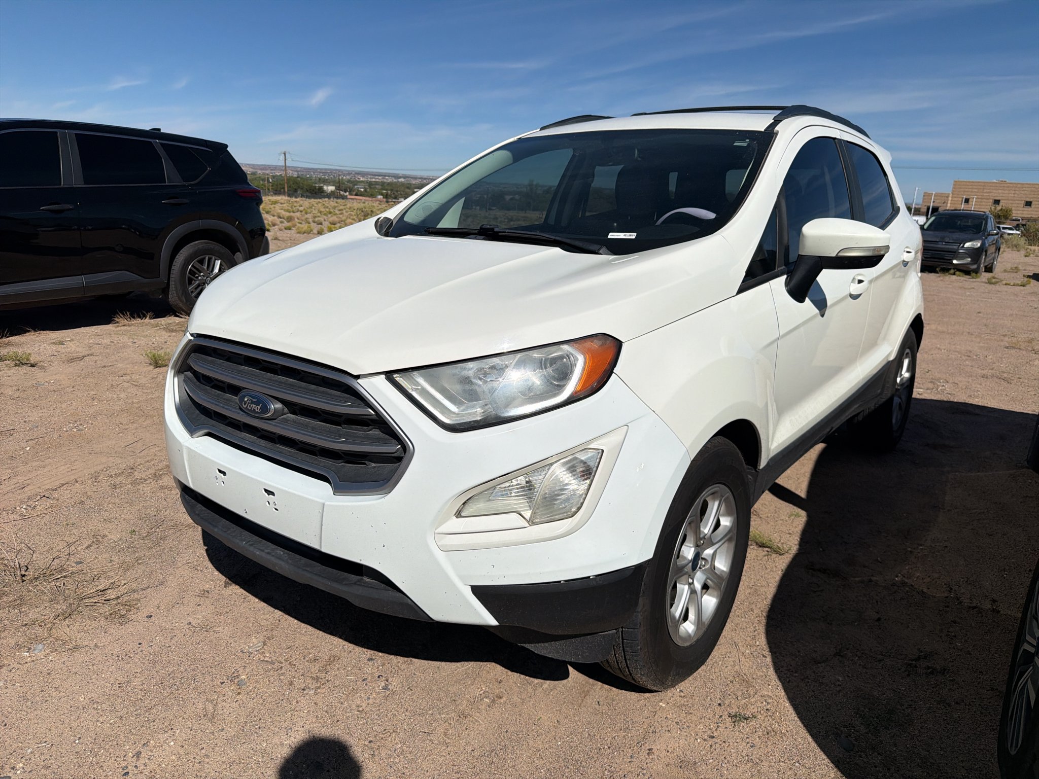 Used 2020 Diamond White Ford SE image 1