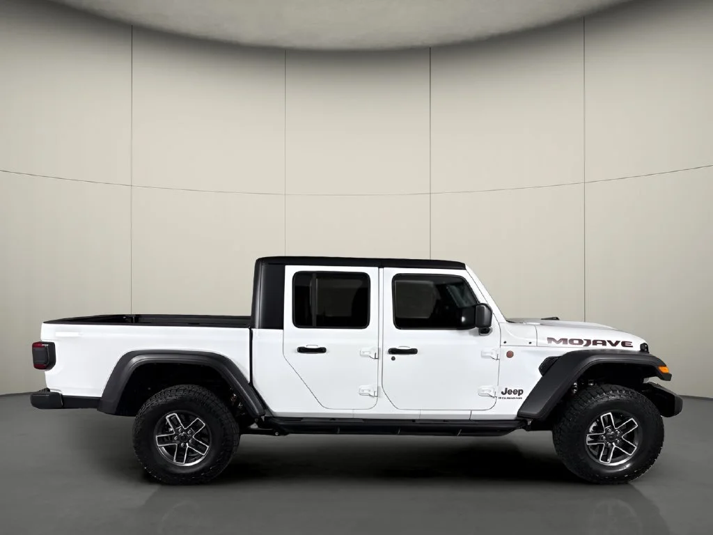 Used 2025 White Jeep Mojave 4x4 image 9