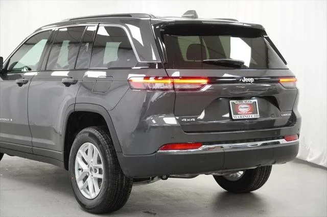New 2026 Baltic Gray Metallic Clear-Coat Exterior Paint Jeep Laredo X image 12