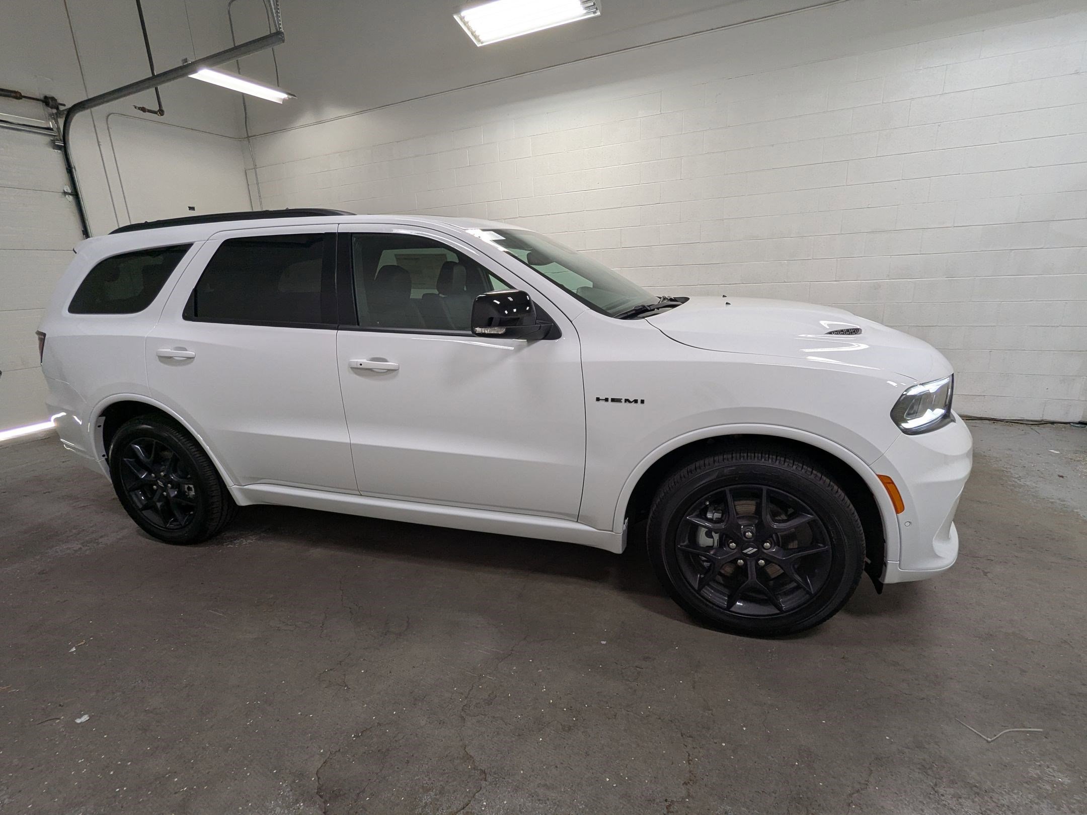 New 2026 White Knuckle Clear-Coat Exterior Paint Dodge GT Plus HEMI V8 image 3
