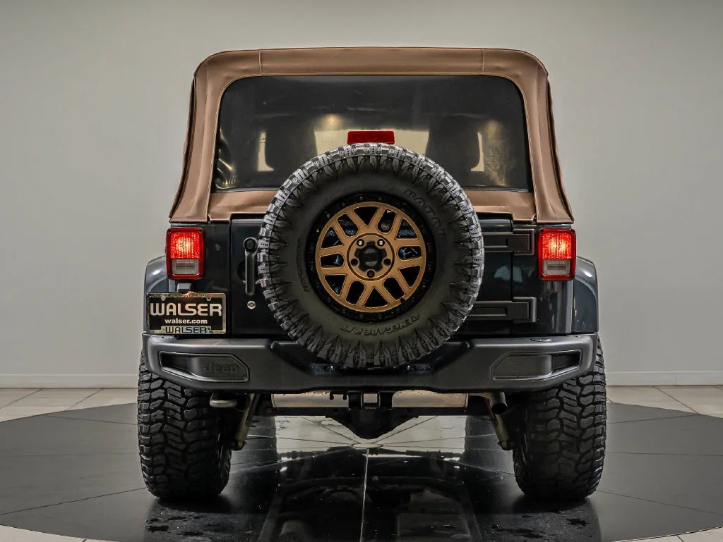 Used 2018 Rhino Clearcoat Jeep Unlimited Sport image 6