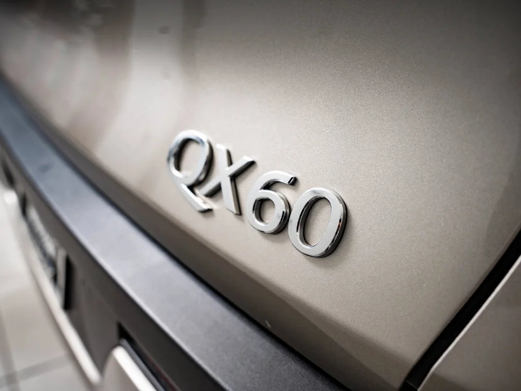 Used 2025 Warm Titanium INFINITI LUXE image 16
