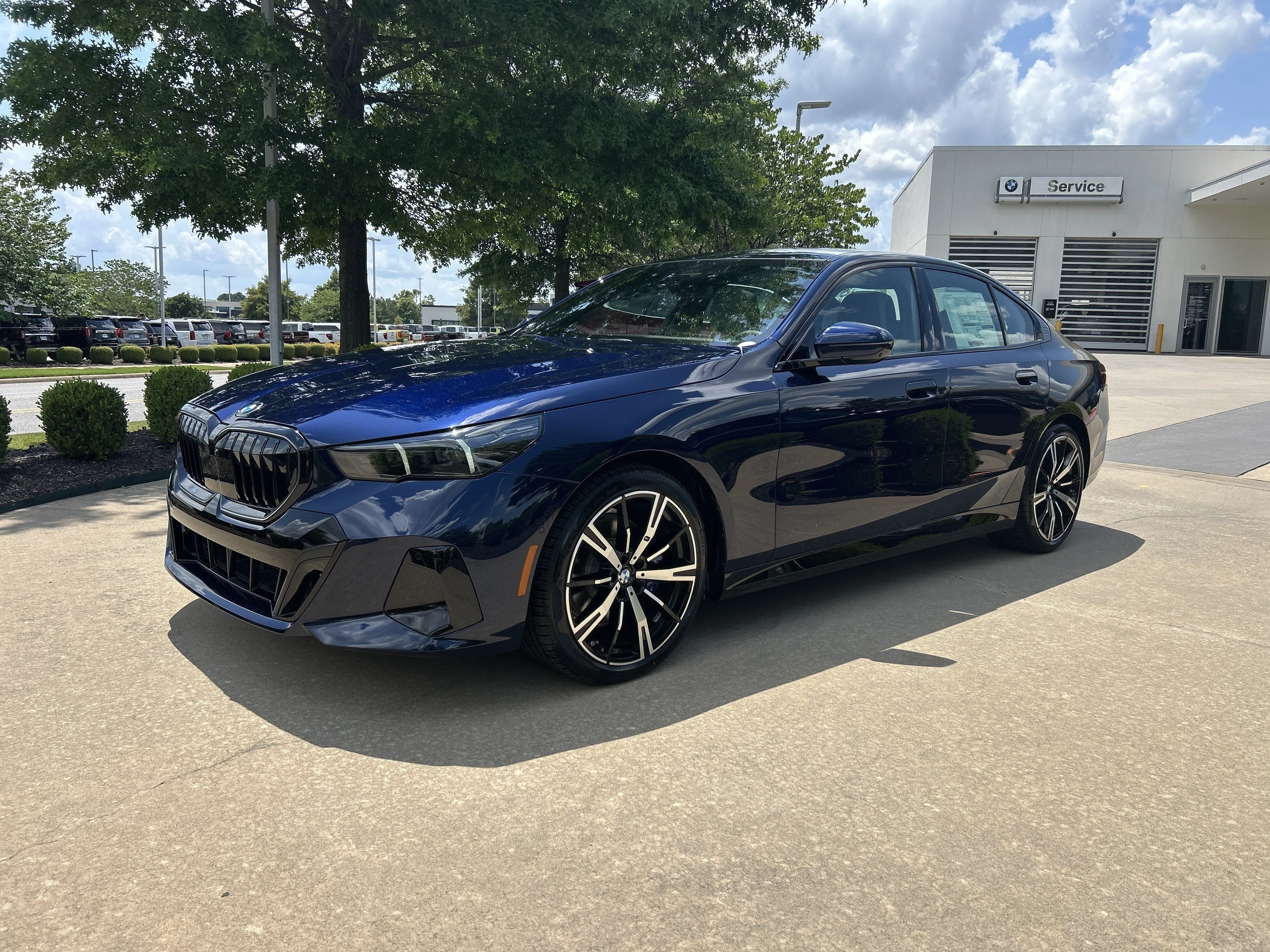 New 2026 0C3Z Tanzanite Blue II Metallic BMW 530i xDrive image 1