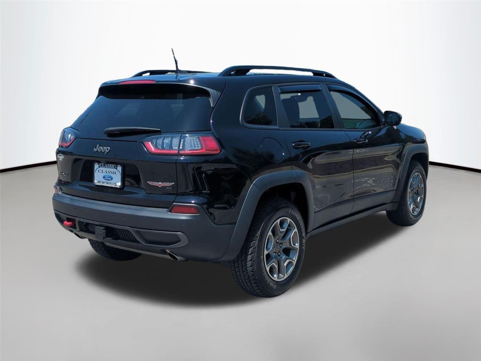 Used 2022 Diamond Black Crystal Pearlcoat Jeep Trailhawk image 5