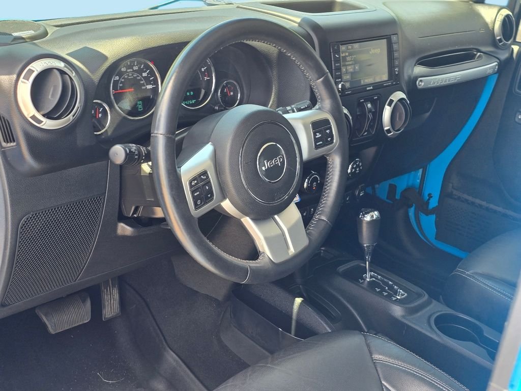 Used 2017 Blue Jeep Unlimited Sahara image 15