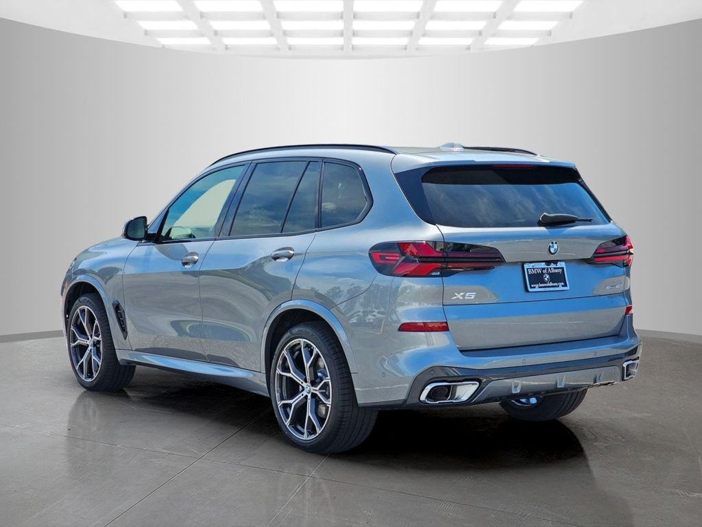 New 2026 Skyscraper Grey Metallic BMW sDrive40i image 4