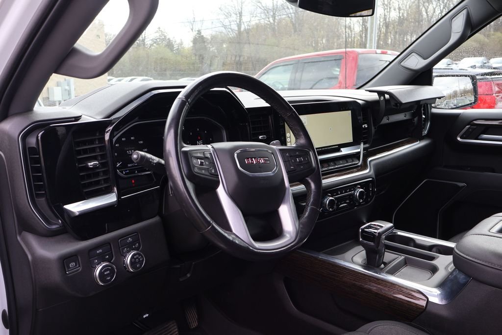 Used 2022 White GMC Elevation image 8