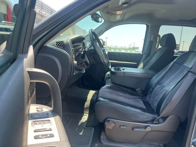 Used 2008 Stealth Gray Metallic GMC SLE1 image 3