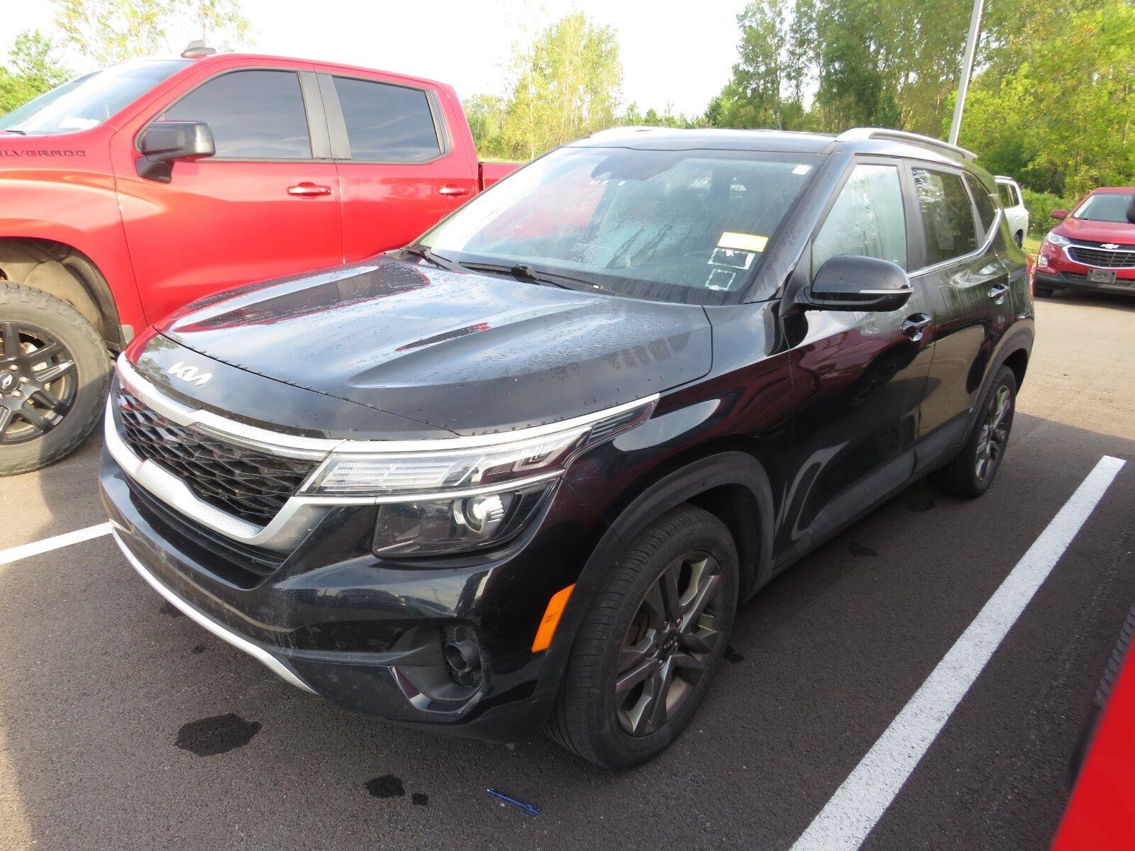 Used 2022 Cherry Black Kia S image 7