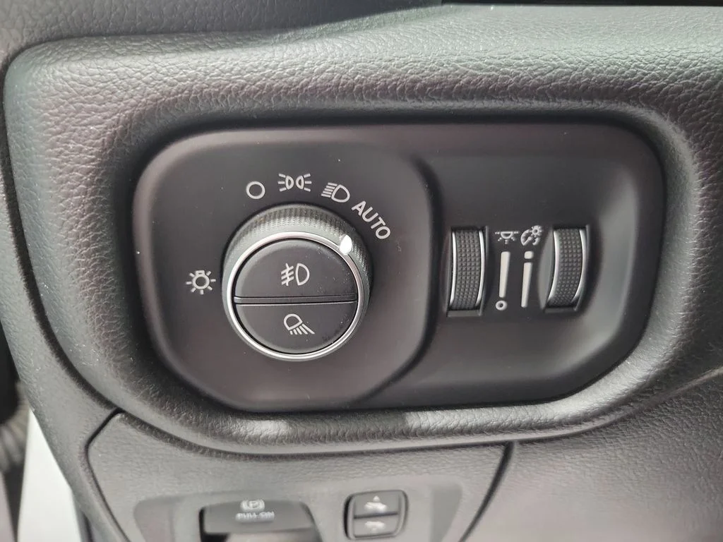 Used 2023 White Ram Laramie image 35