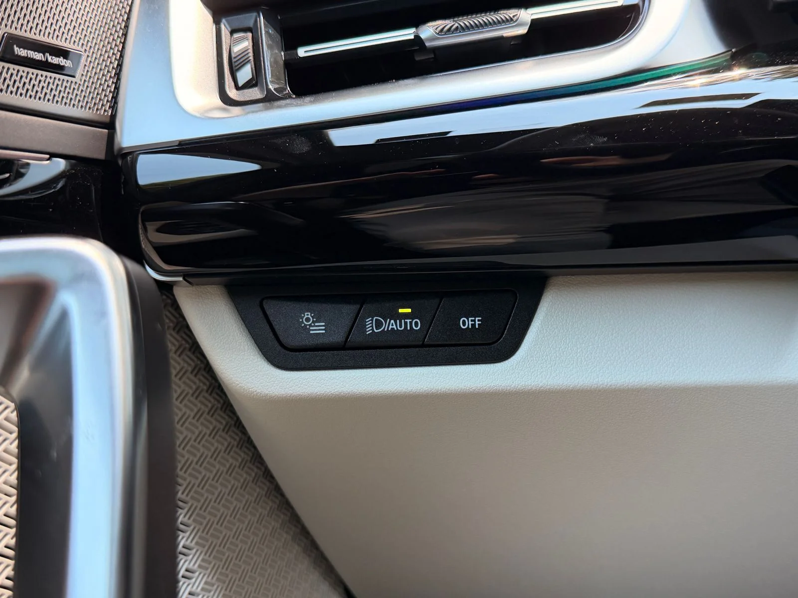 New 2026 Cape York Green Metallic BMW xDrive28i image 23