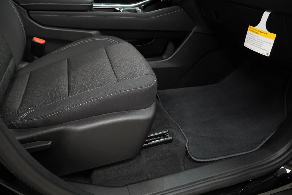 New 2027 Mosaic Black Metallic Chevrolet LT image 30