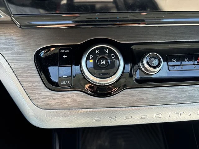 Used 2025 White Ford Platinum image 21