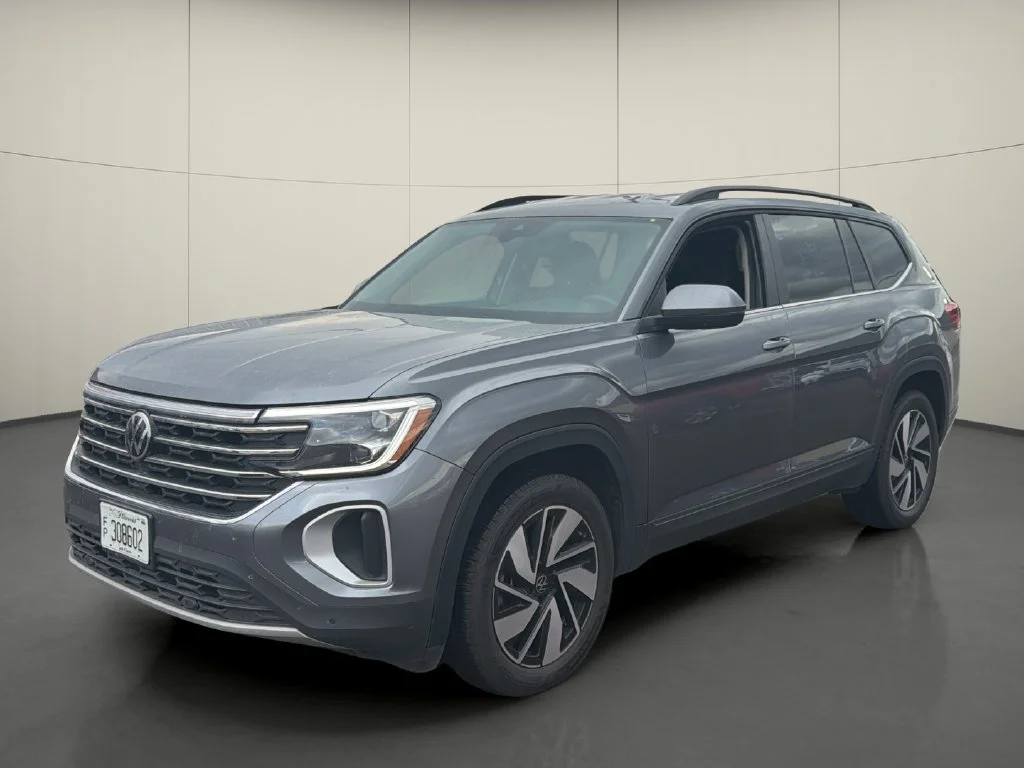 Used 2025 Gray Volkswagen 2.0T SE w/Technology image 3