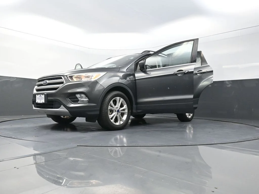 Used 2018 Gray Ford SE image 33