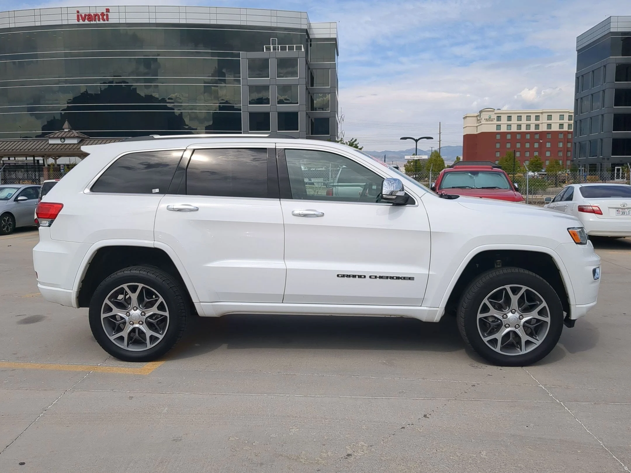 Used 2020 Bright White Clearcoat Jeep Overland image 6