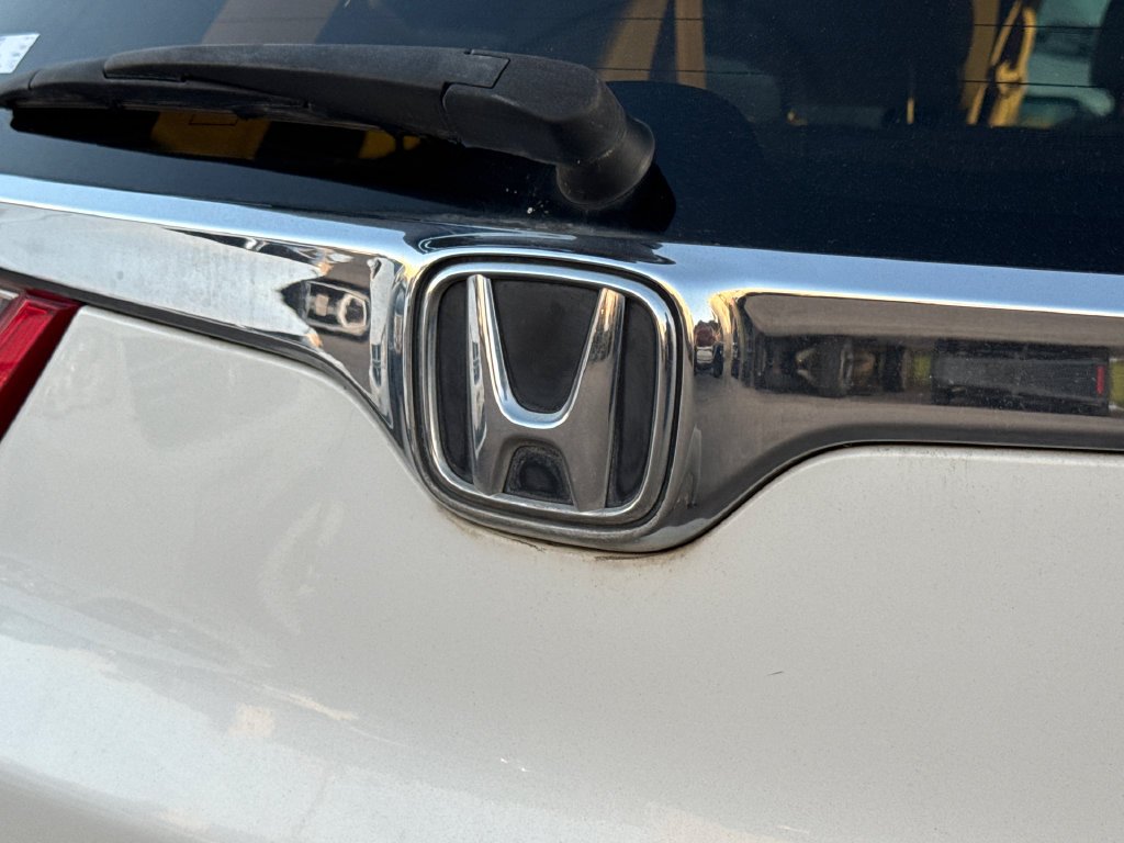 Used 2017 White Honda EX-L image 22