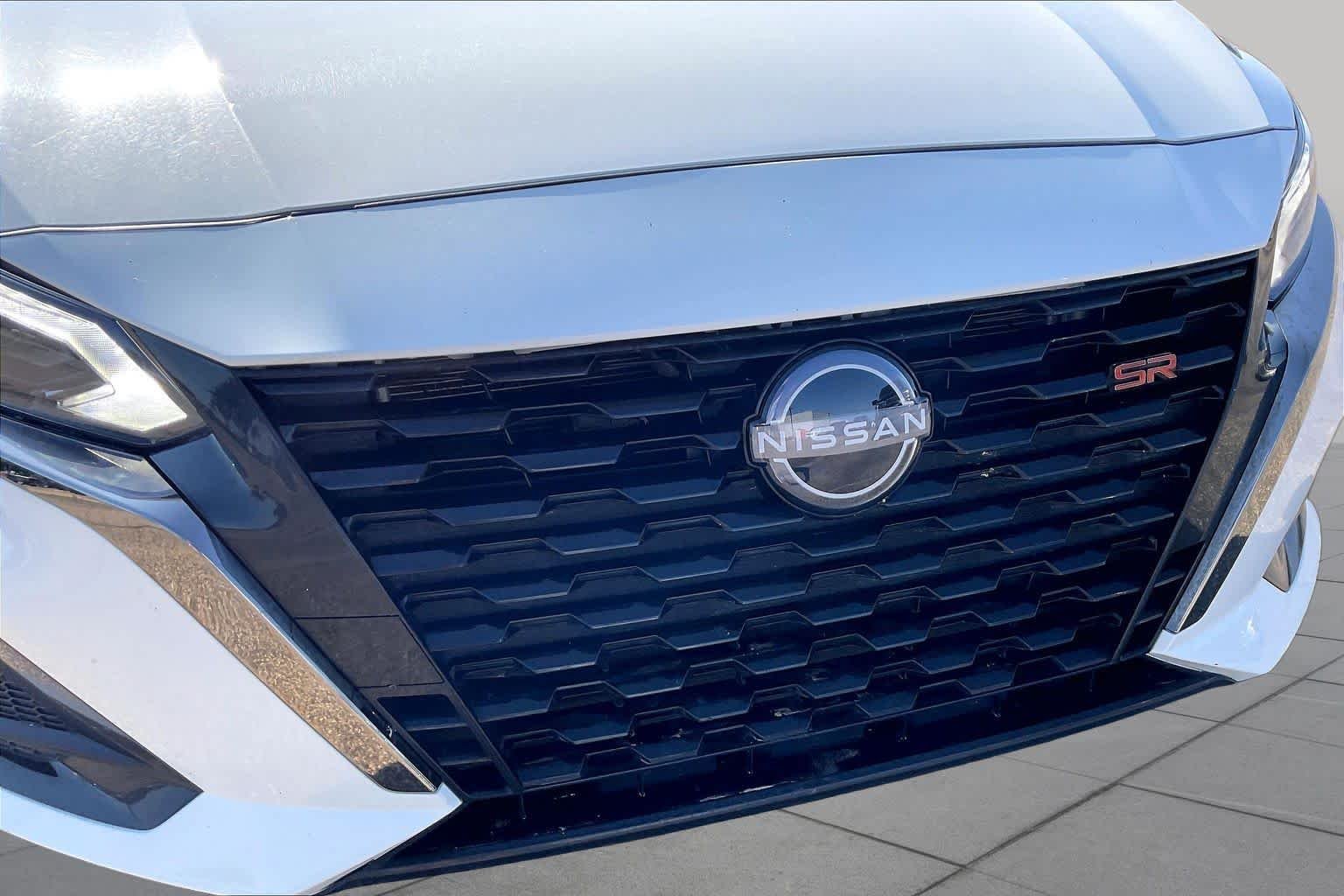 Used 2025 Glacier White Nissan SR image 29