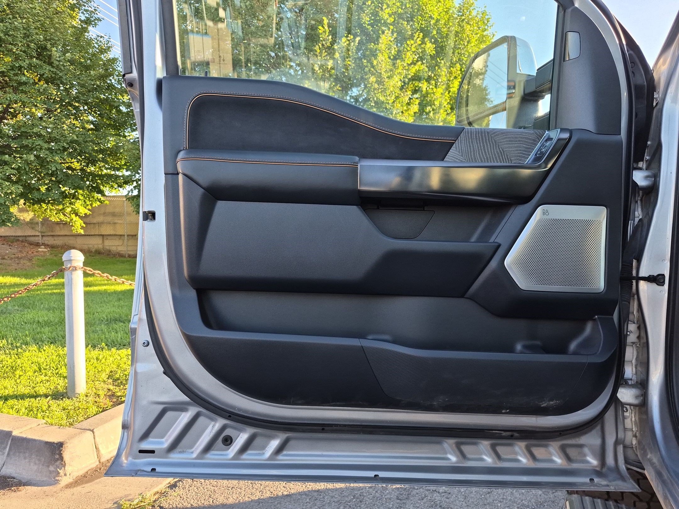Used 2022 Blue Ford Platinum image 12