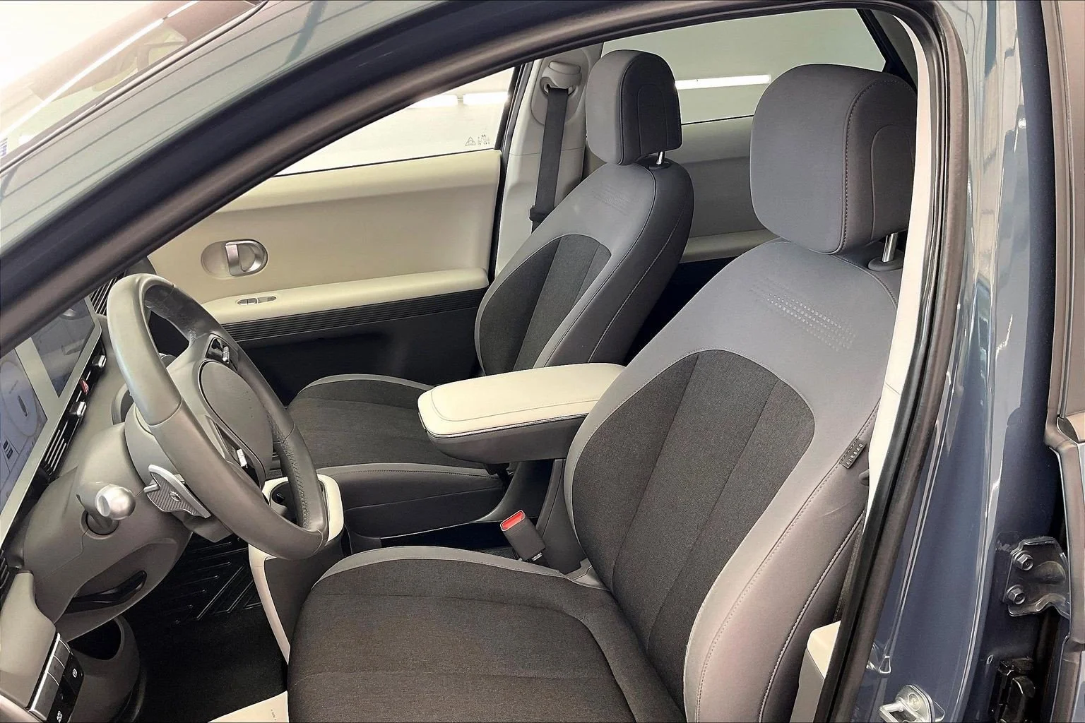 Used 2023 Digital Teal Hyundai SE image 18