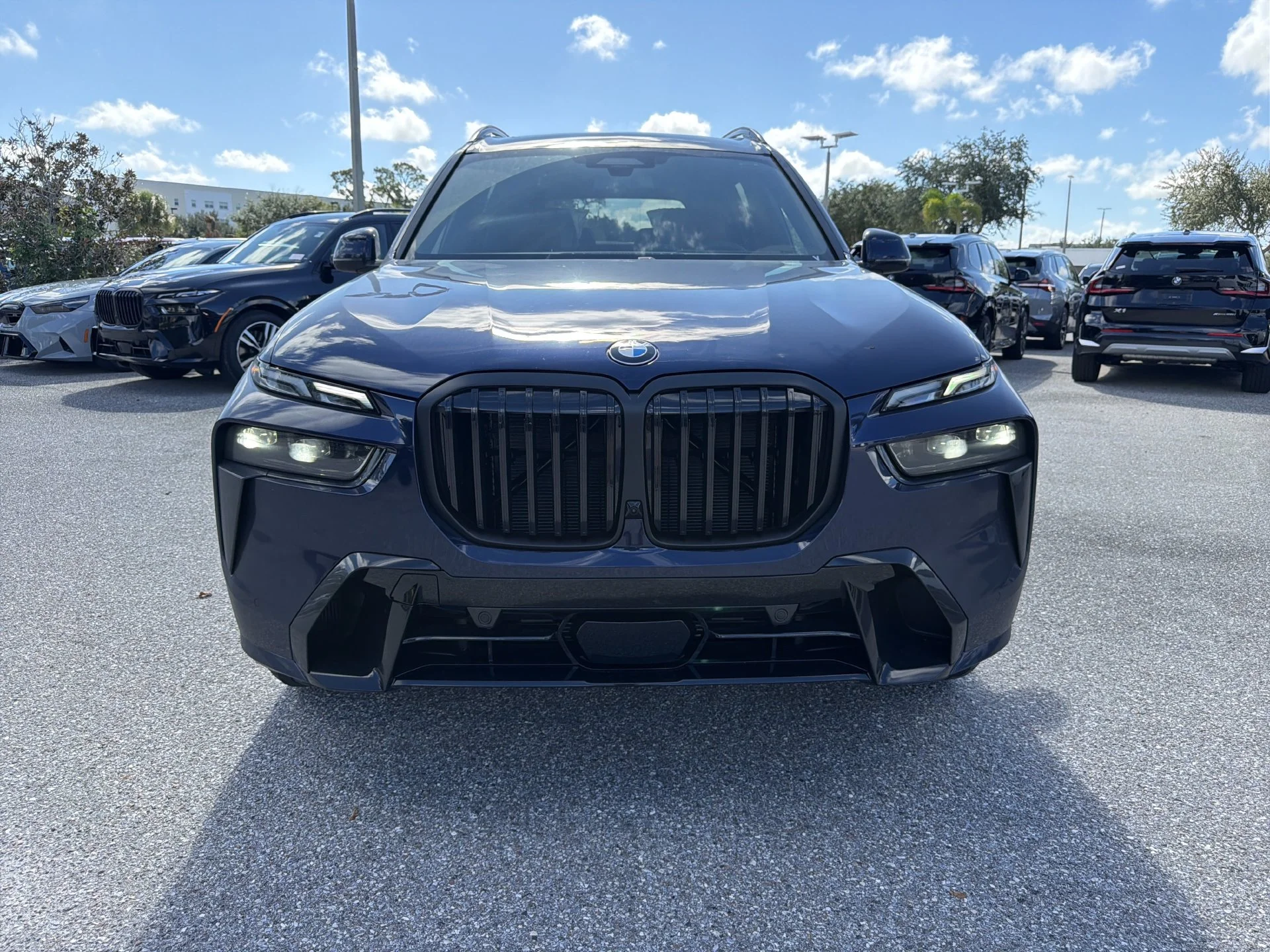 New 2027 Tanzanite Blue II Metallic BMW xDrive40i image 2