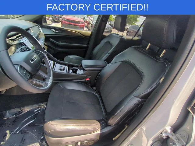 Used 2023 Silver Jeep Altitude image 16
