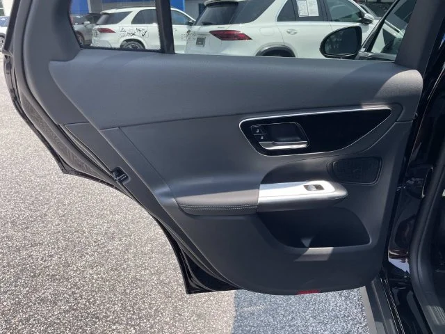 Used 2026 Black Mercedes-Benz GLC 300 image 12