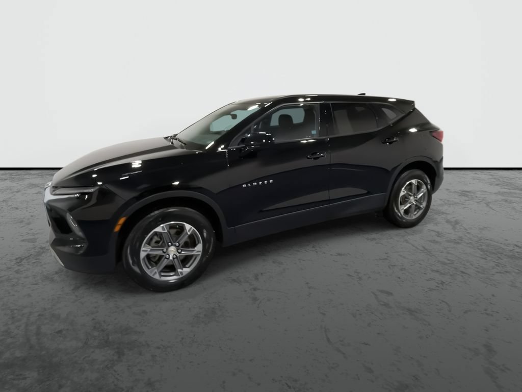 Used 2024 Black Chevrolet 2LT image 4