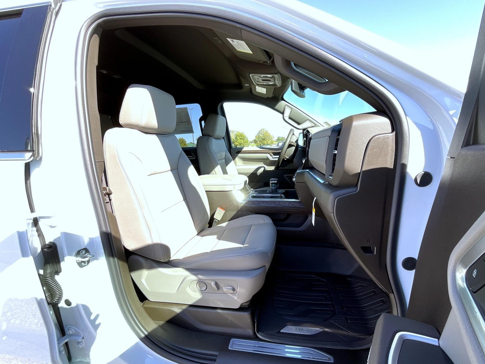 2026 GMC Sierra 1500 SLT - Photo 15