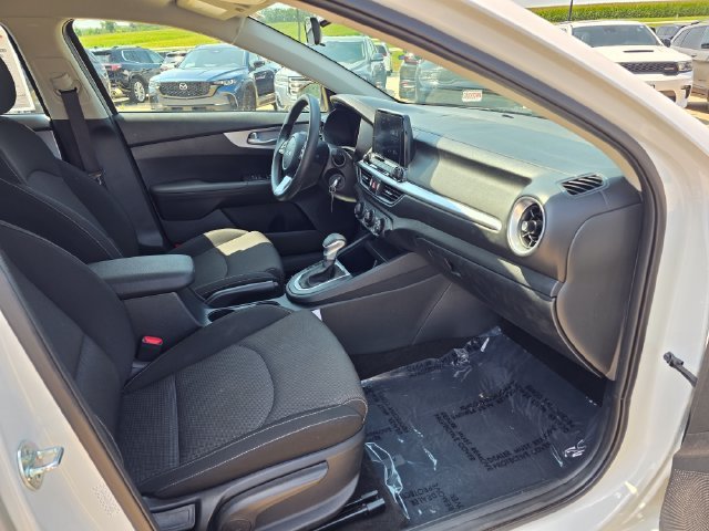 Used 2024 Snow White Pearl Kia LXS image 14