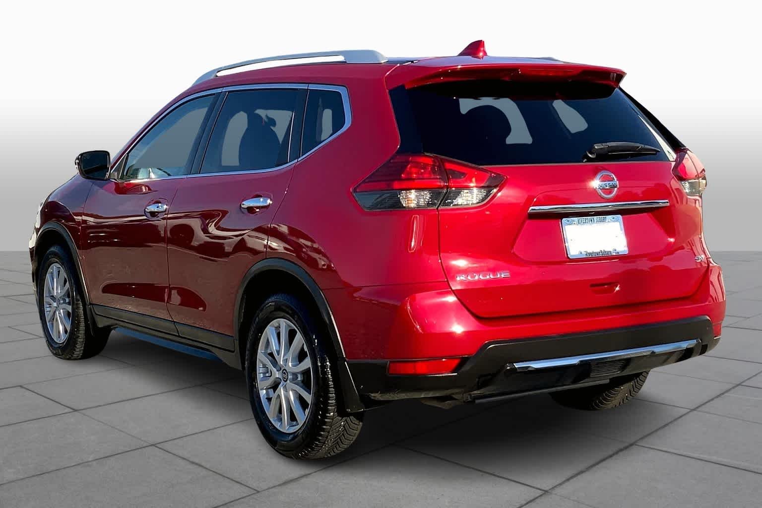 Used 2017 Palatial Ruby Nissan SV image 12
