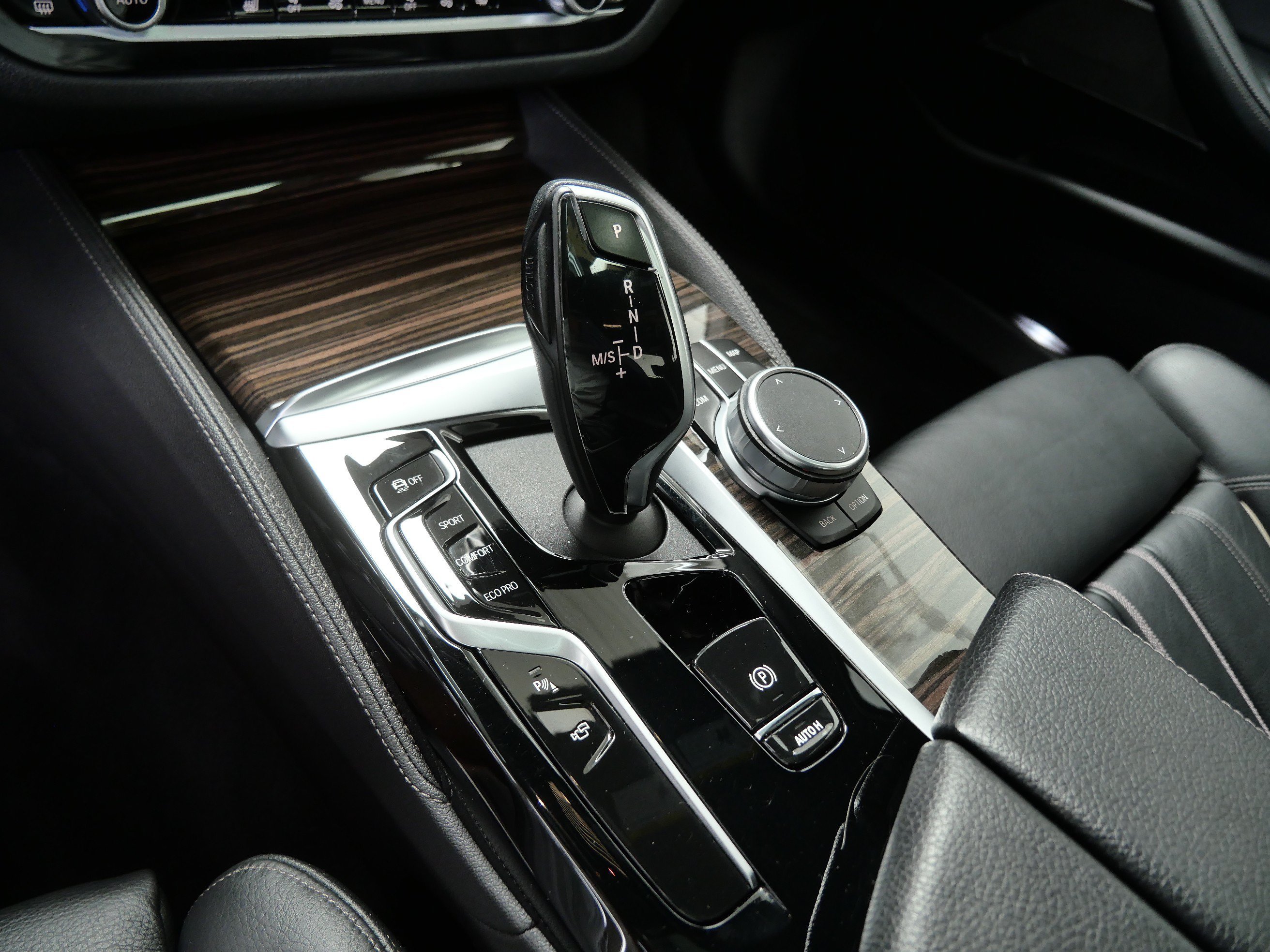 Used 2021 Bernina Grey Amber Effect Metallic BMW 530i xDrive image 21