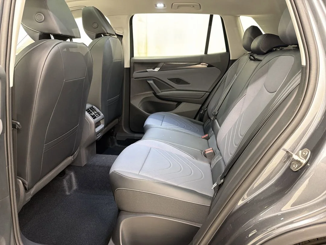 New 2026 Platinum Gray Metallic Volkswagen SE image 19