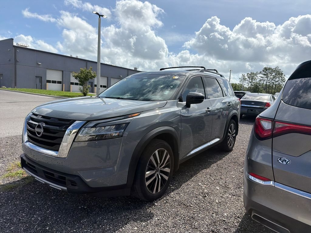 2024 Nissan Pathfinder Platinum 2WD's photo