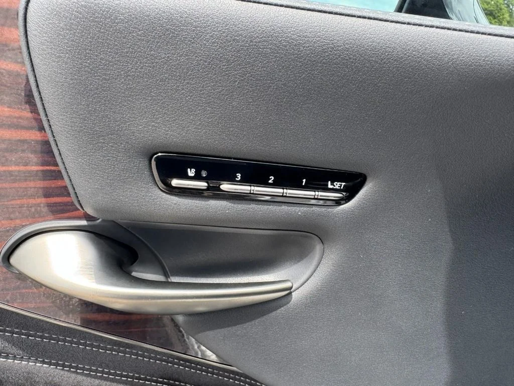 Used 2018 Ultra White Lexus 500 Base image 17