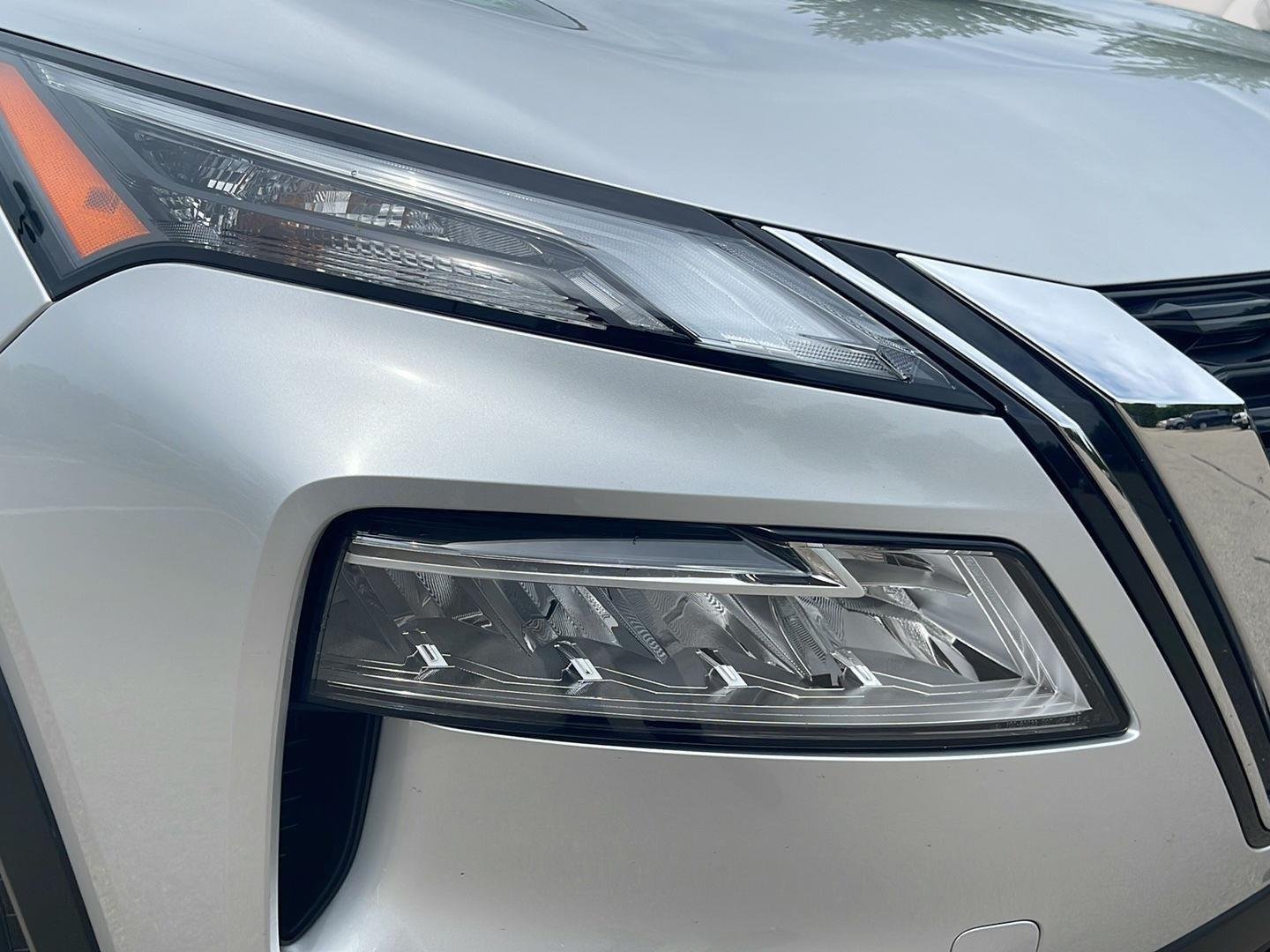 Used 2023 Brilliant Silver Metallic Nissan SV image 11