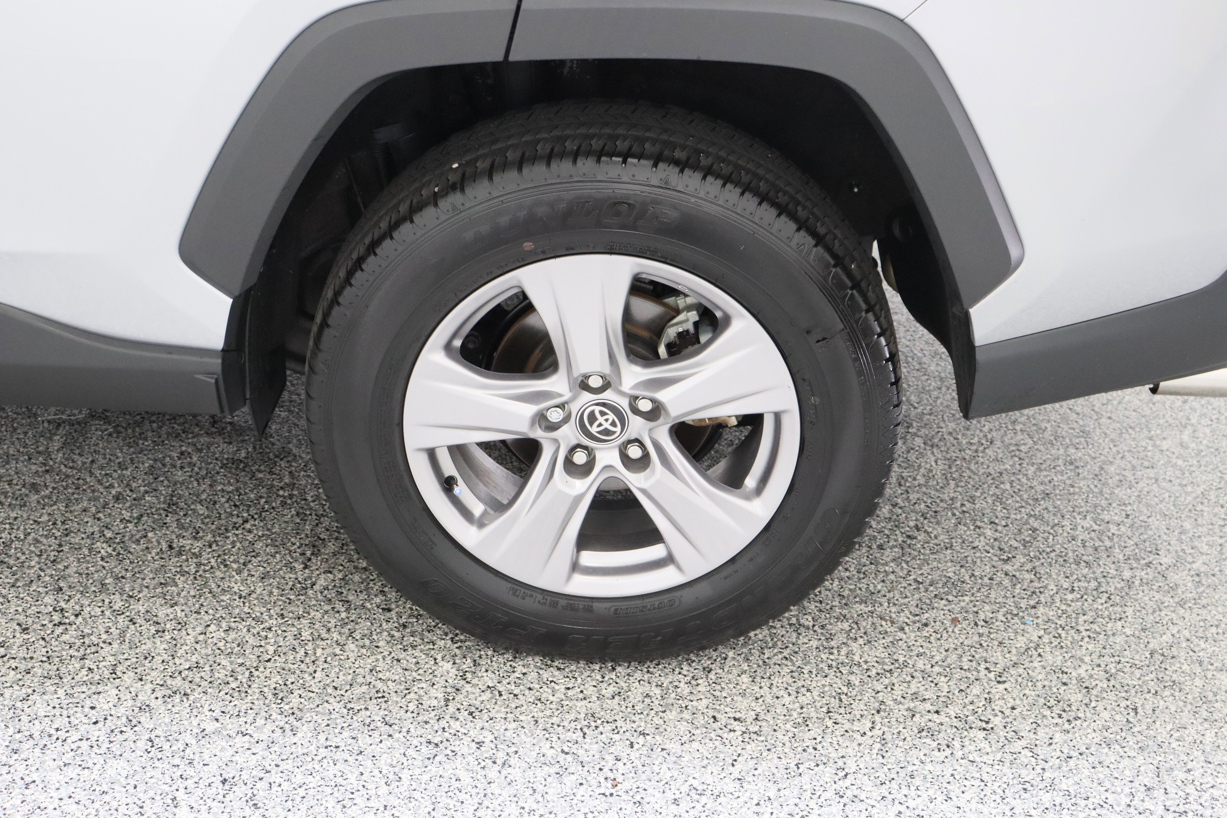Used 2025 Silver Sky Metallic Toyota XLE 2.5L image 10