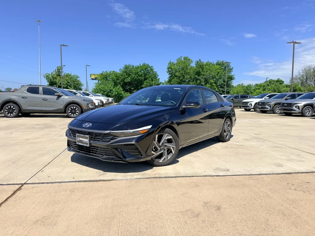 Used 2025 Abyss Black Hyundai SEL Sport image 29