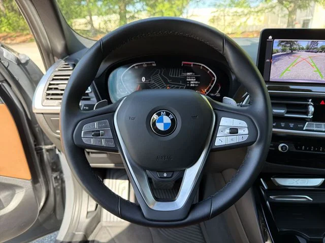 Used 2023 Gray BMW xDrive30i image 14