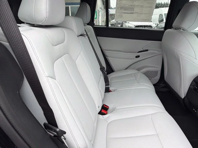 New 2026 Diamond Black Crystal Pearlcoat Jeep Limited image 13