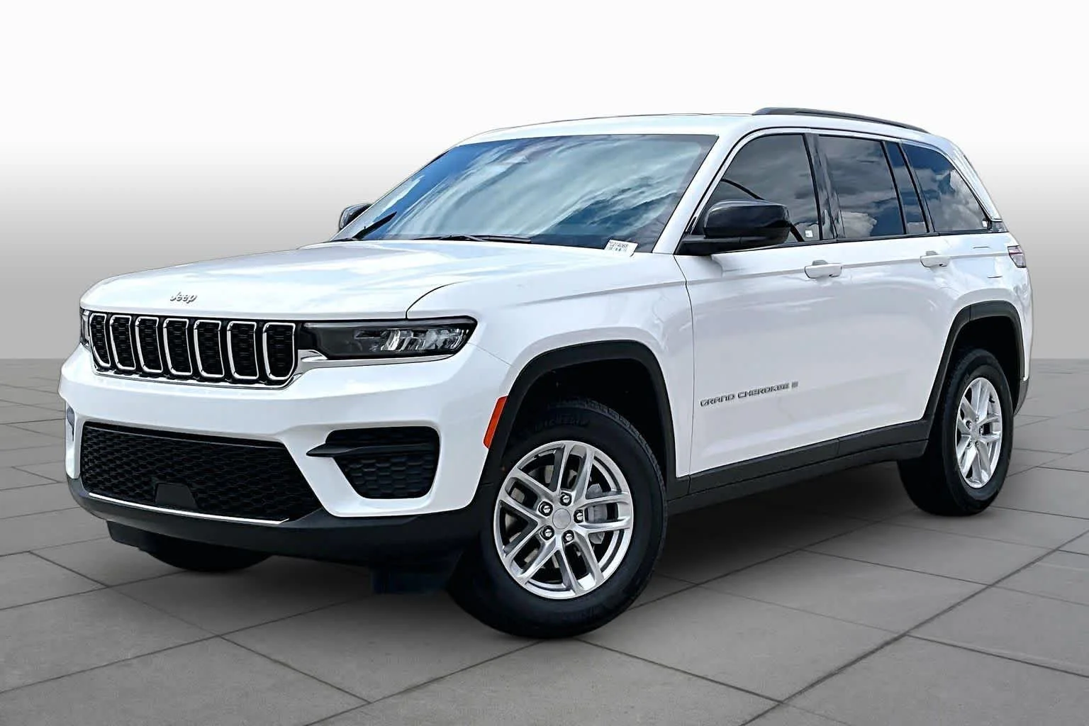 New 2026 Bright White Clear-Coat Exterior Paint Jeep Laredo image 2